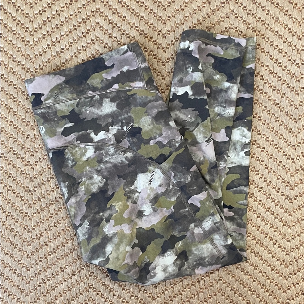 Lululemon - Camoflague Ankle Cropped Yoga Leggings - Green / Brown - 14